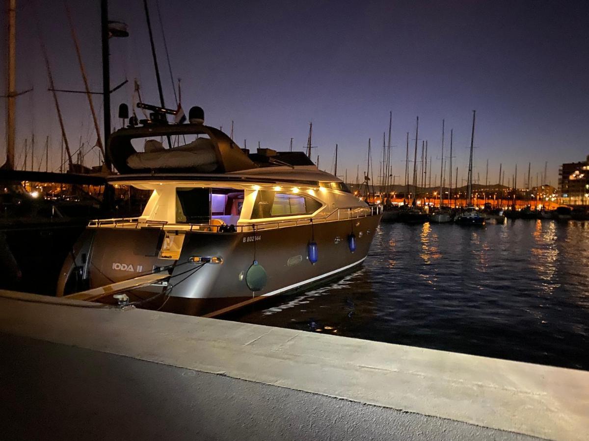 Hotel Motoryacht 21 Avec Equipage Barcelona Exterior foto