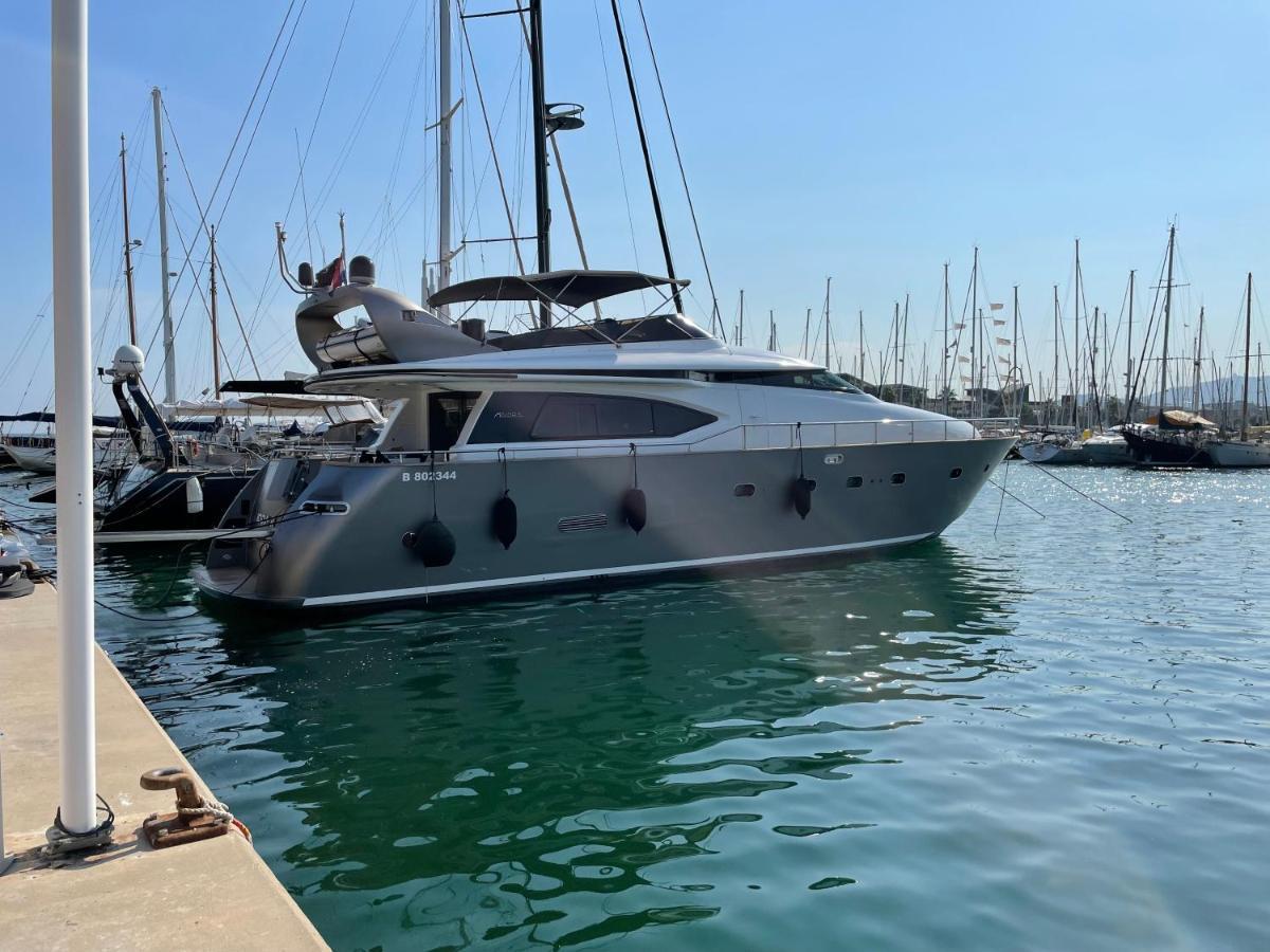 Hotel Motoryacht 21 Avec Equipage Barcelona Exterior foto