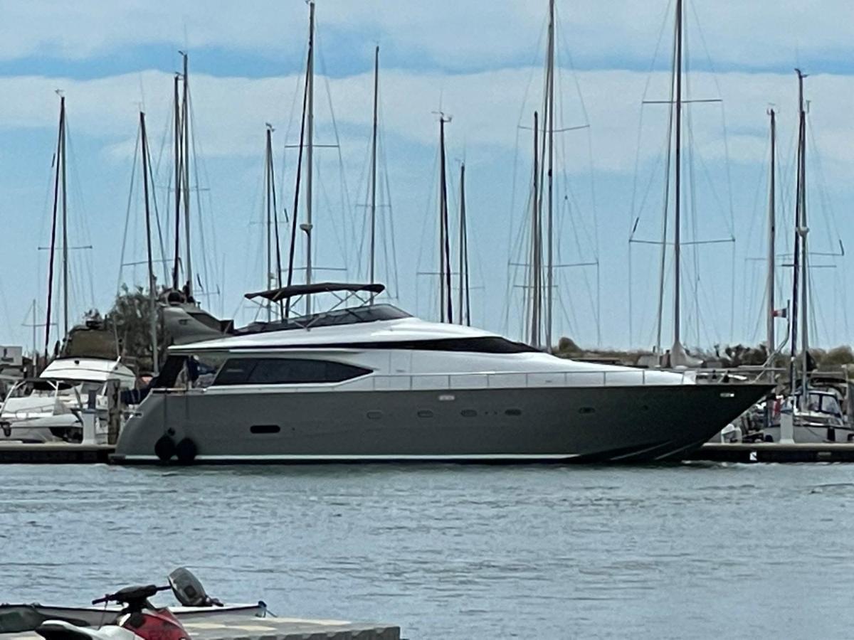 Hotel Motoryacht 21 Avec Equipage Barcelona Exterior foto