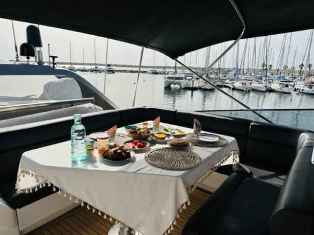 Hotel Motoryacht 21 Avec Equipage Barcelona Exterior foto