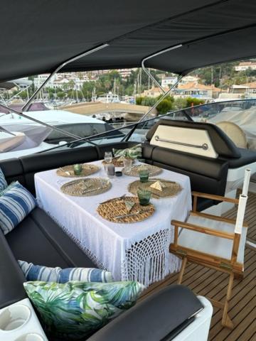 Hotel Motoryacht 21 Avec Equipage Barcelona Exterior foto