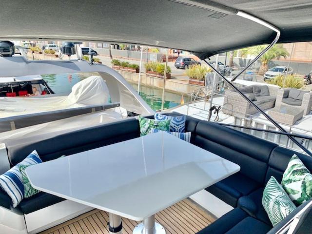 Hotel Motoryacht 21 Avec Equipage Barcelona Exterior foto