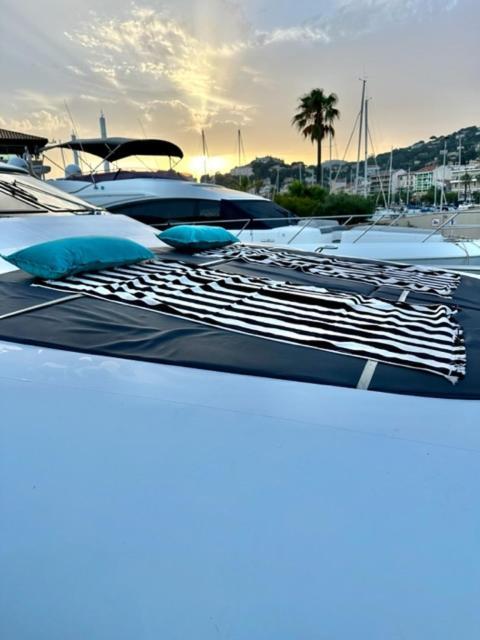 Hotel Motoryacht 21 Avec Equipage Barcelona Exterior foto
