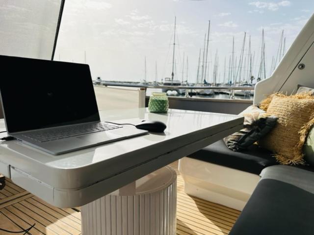 Hotel Motoryacht 21 Avec Equipage Barcelona Exterior foto