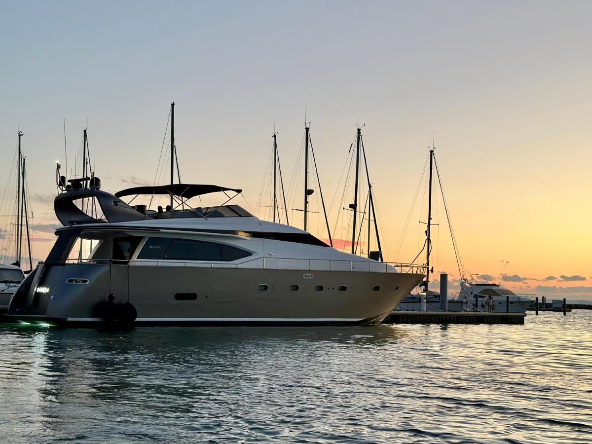 Hotel Motoryacht 21 Avec Equipage Barcelona Exterior foto