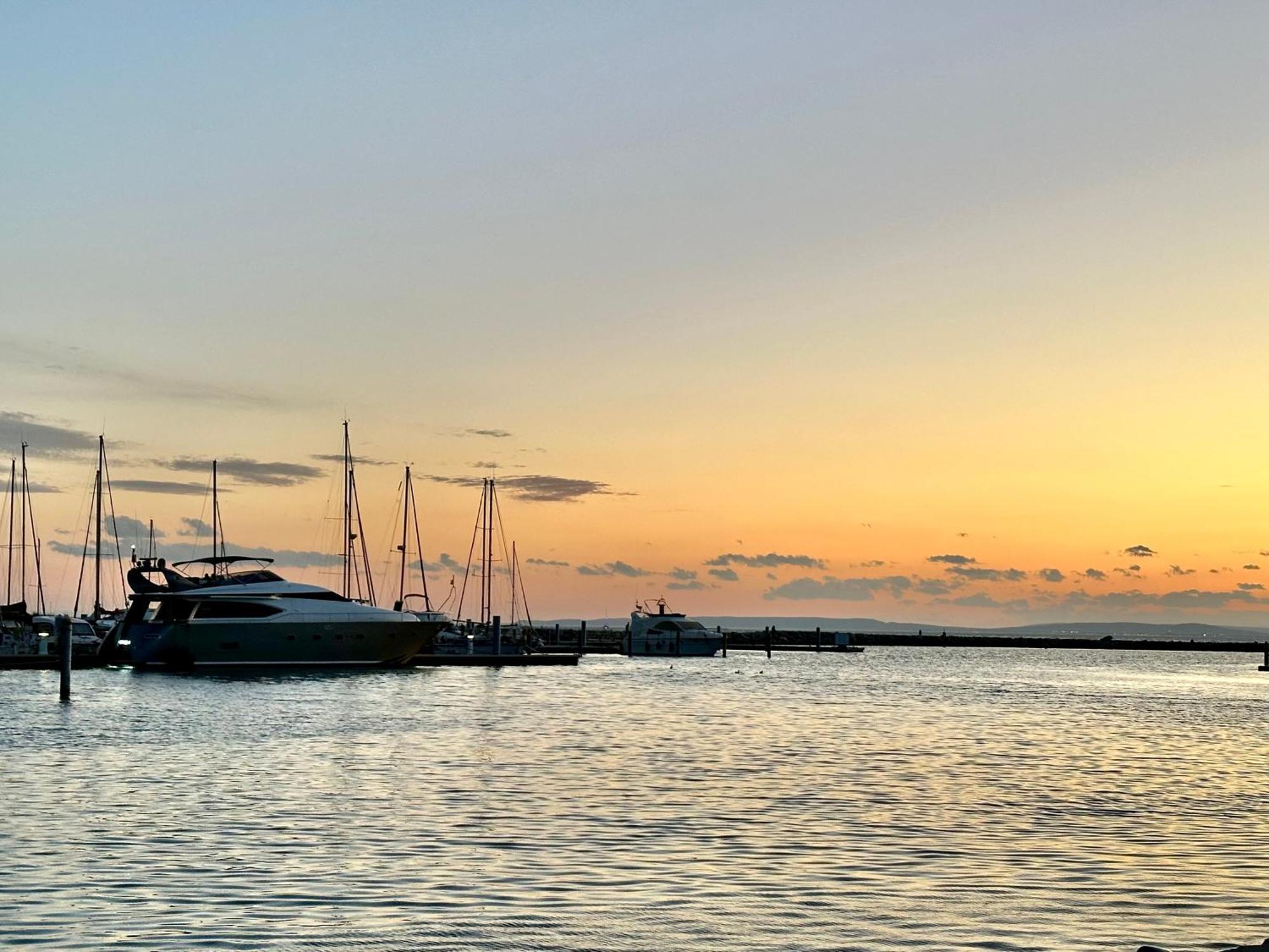 Hotel Motoryacht 21 Avec Equipage Barcelona Exterior foto